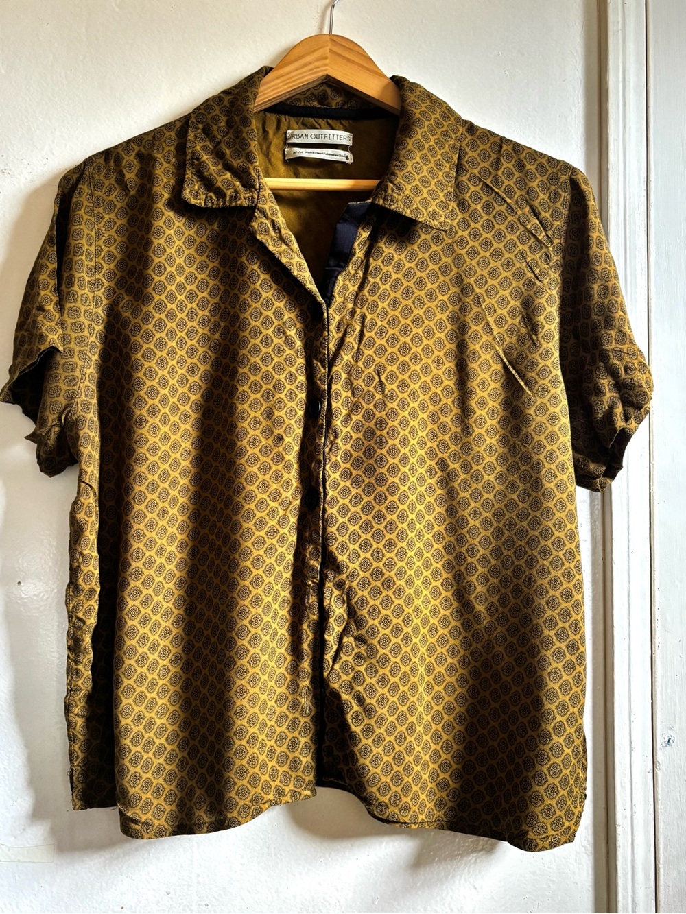 Urban Outfitters Geometric Button-Down Short Sleeve Shirt